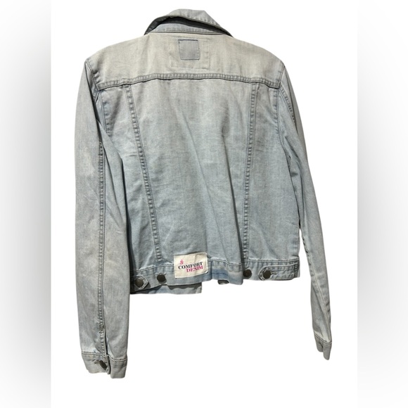 Jean Jacket
Size:X-Large - Picture 2 of 3